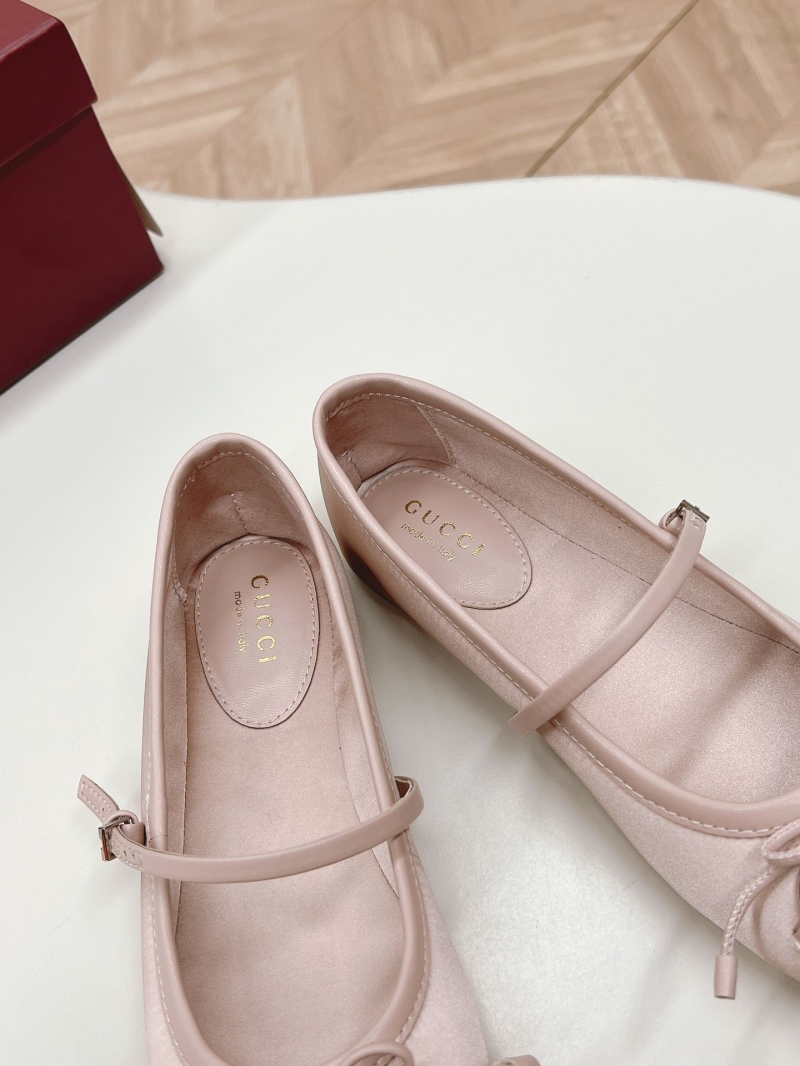 Gucci Flat Shoes